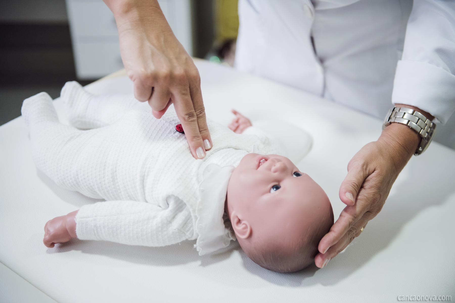 Bem Estar - Bebês sufocados não devem receber respiração boca a